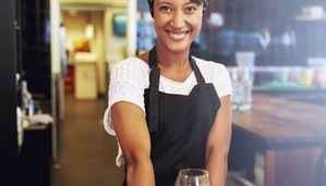 Lady serving wine - Depositphotos_85961822_original - smaller